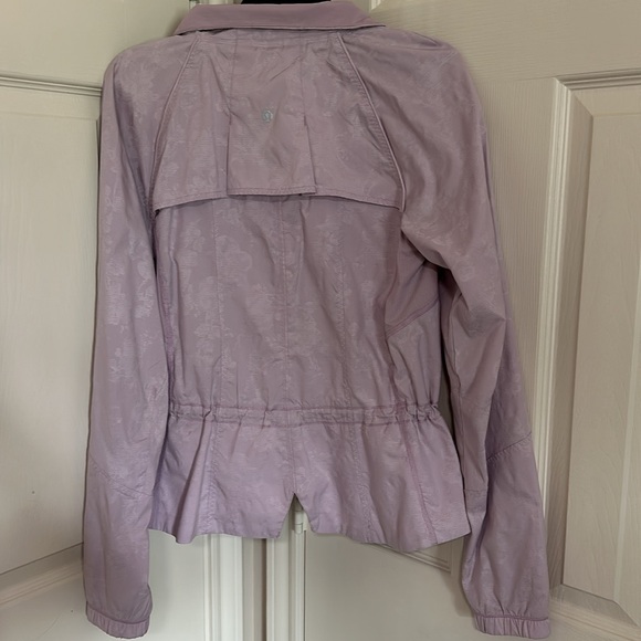 Lululemon jacket. EUC. Size 8 - Picture 3 of 7